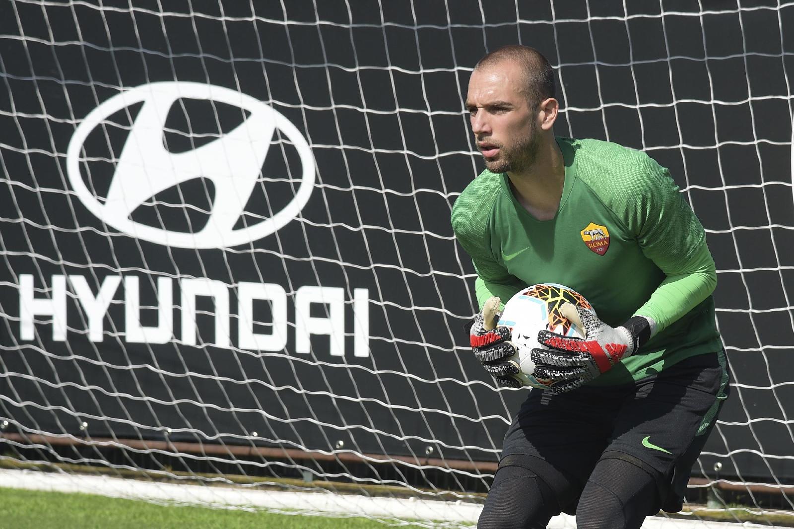 Pau Lopez in allenamento a Trigoria, di LaPresse