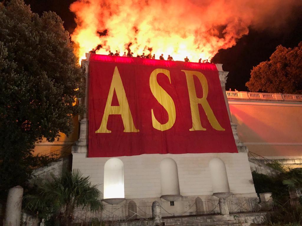 La coreografia dei tifosi a Piazza del Popolo per la ricorrenza del 22 luglio