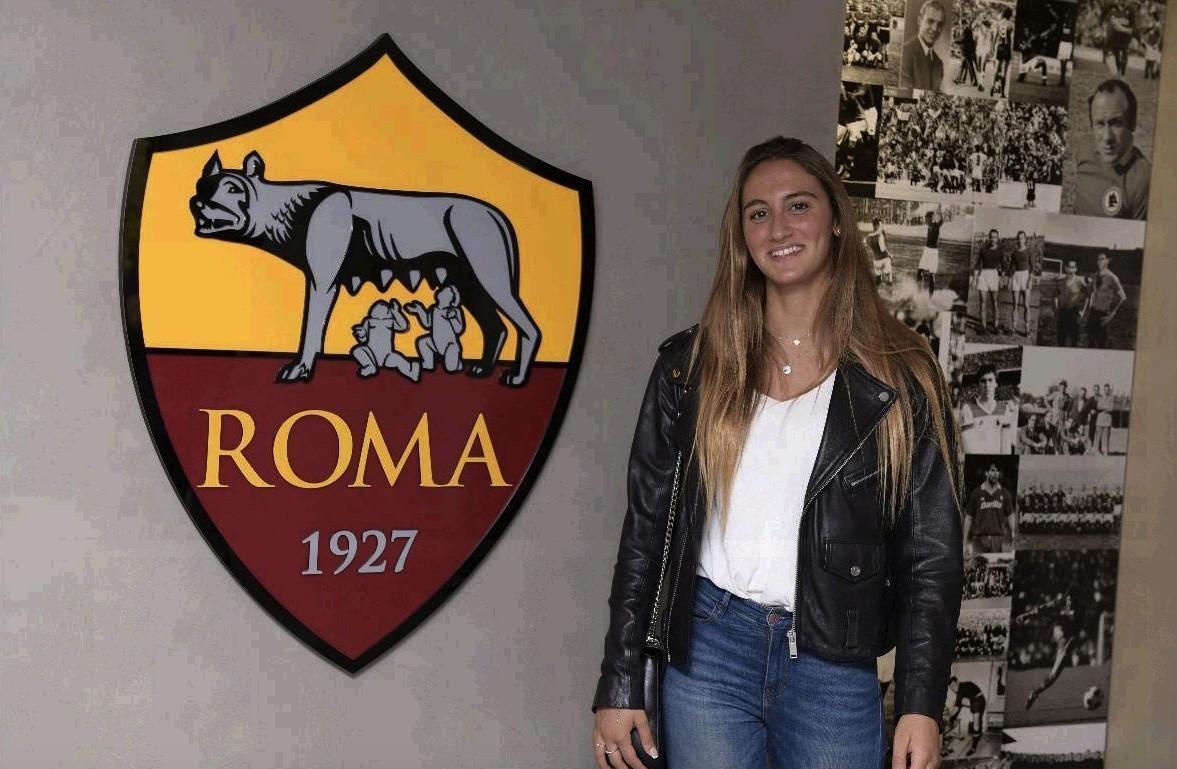 Simona Quadarella durante una visita a Trigoria