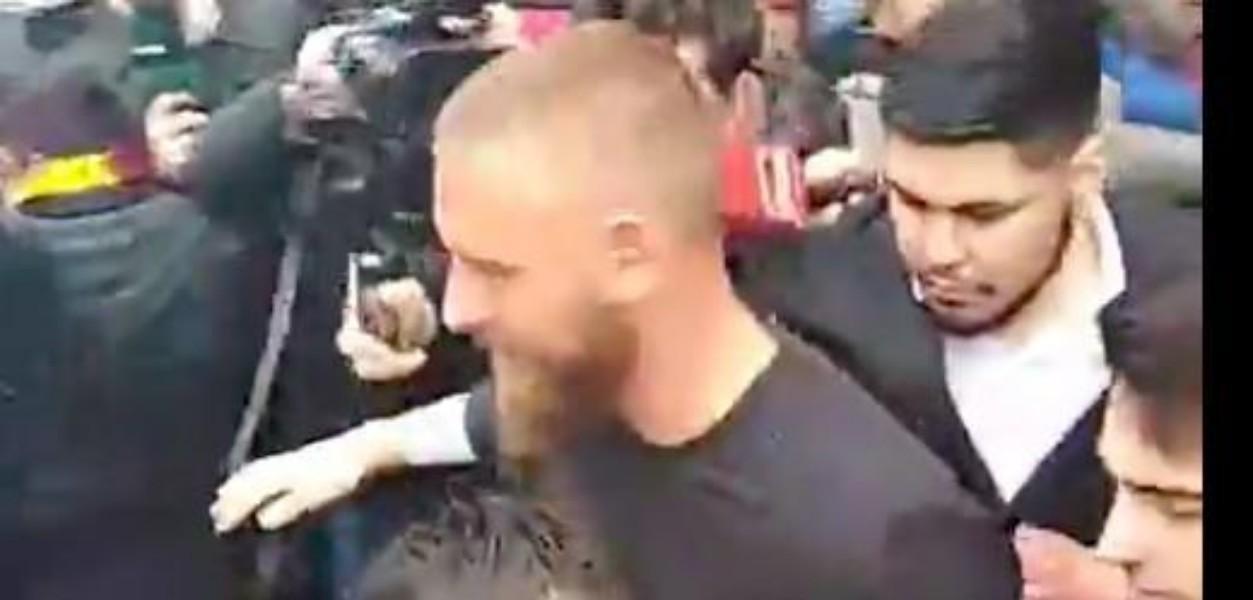 Daniele De Rossi all'uscita delle visite mediche