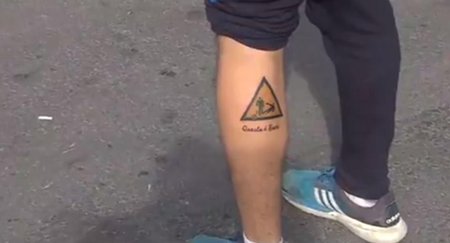 Il tifoso del Boca con il tatuaggio di De Rossi