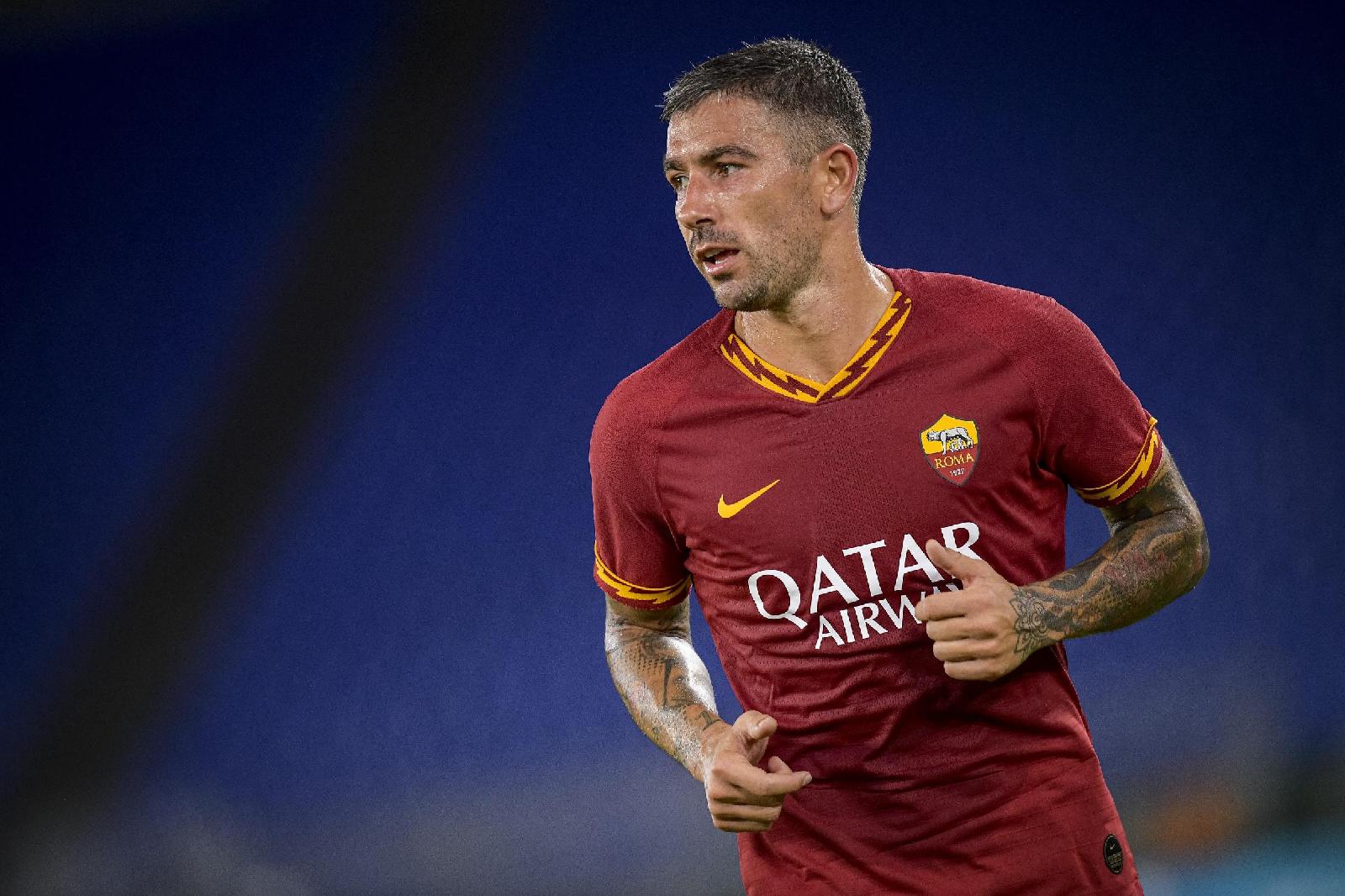 Kolarov in campo con la maglia della Roma, di LaPresse