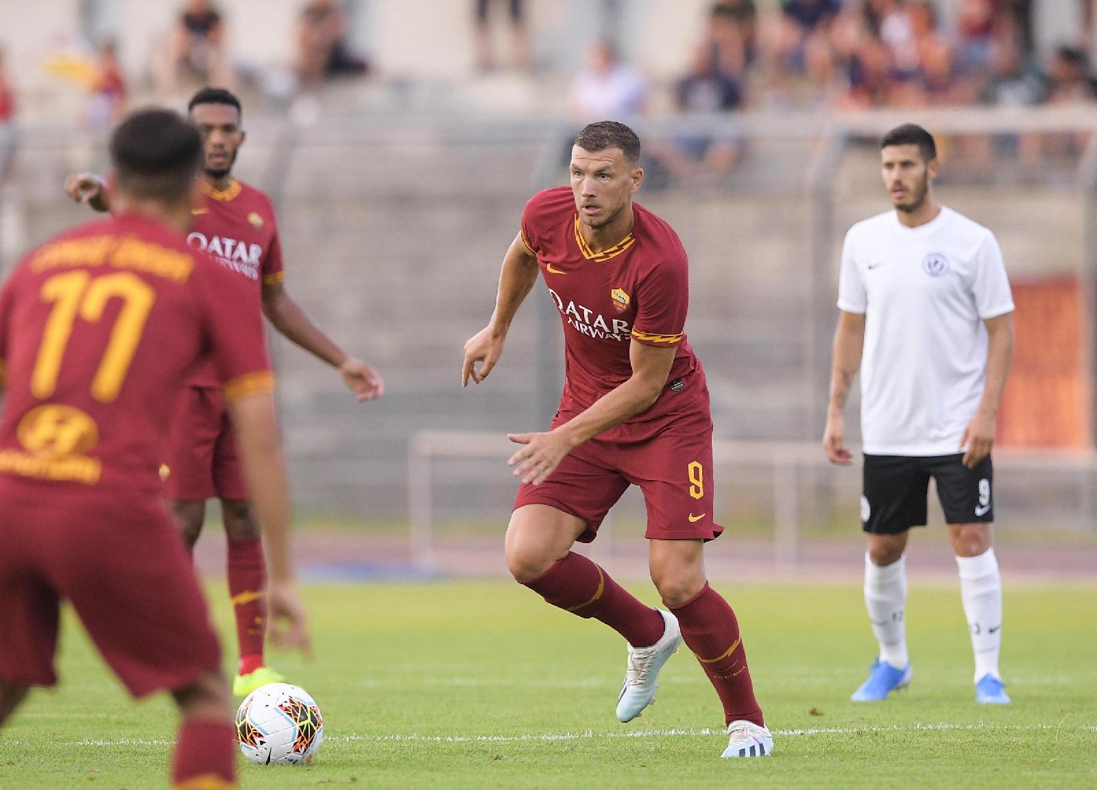 Dzeko in campo contro l'Arezzo, di LaPresse