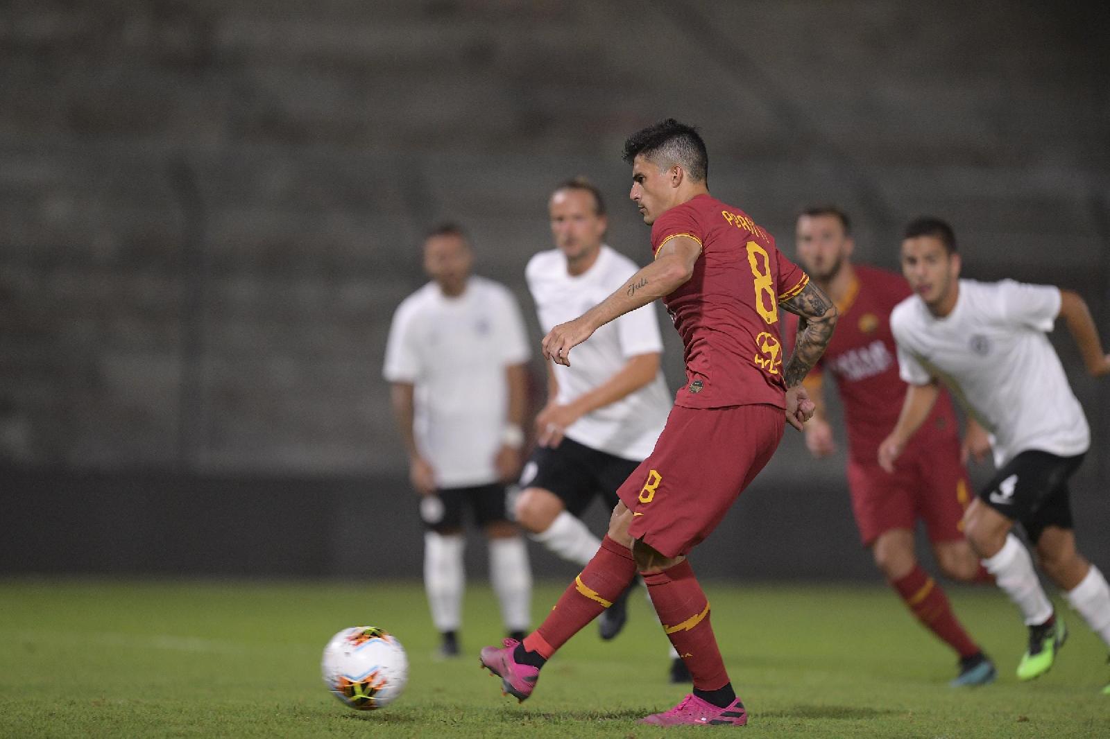 Perotti batte il rigore dell\'1-0, di LaPresse