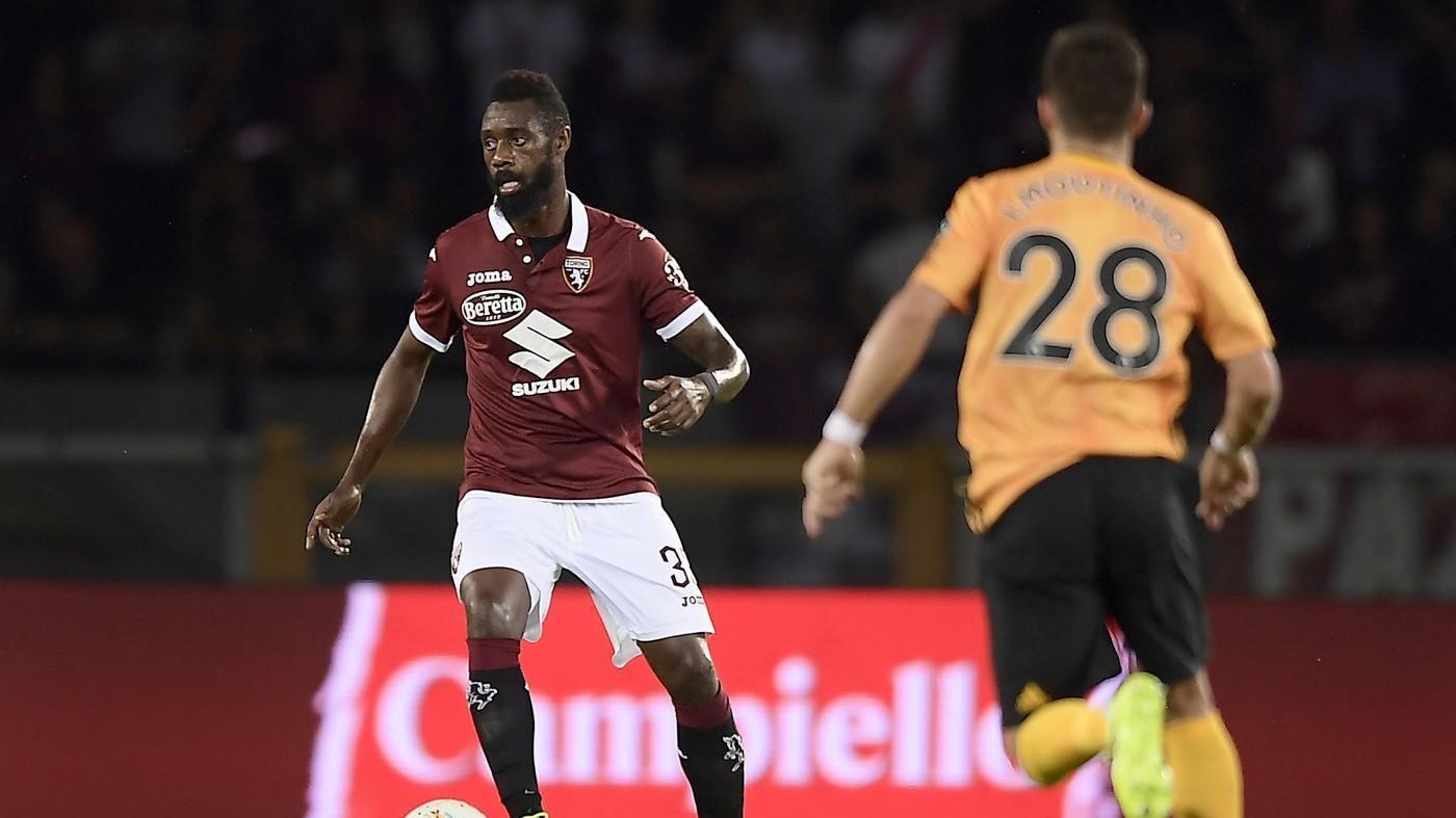 Nkoulou in azione durante Torino-Wolverhampton, di LaPresse