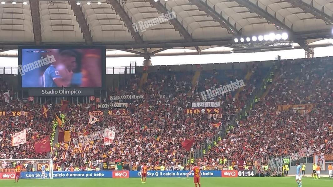 Gli striscioni della Curva Sud per Luis Enrique