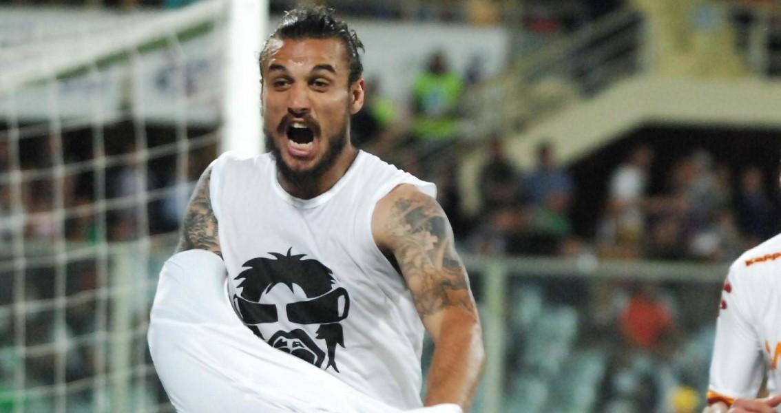 Osvaldo esulta per un gol ai tempi della Roma, di LaPresse