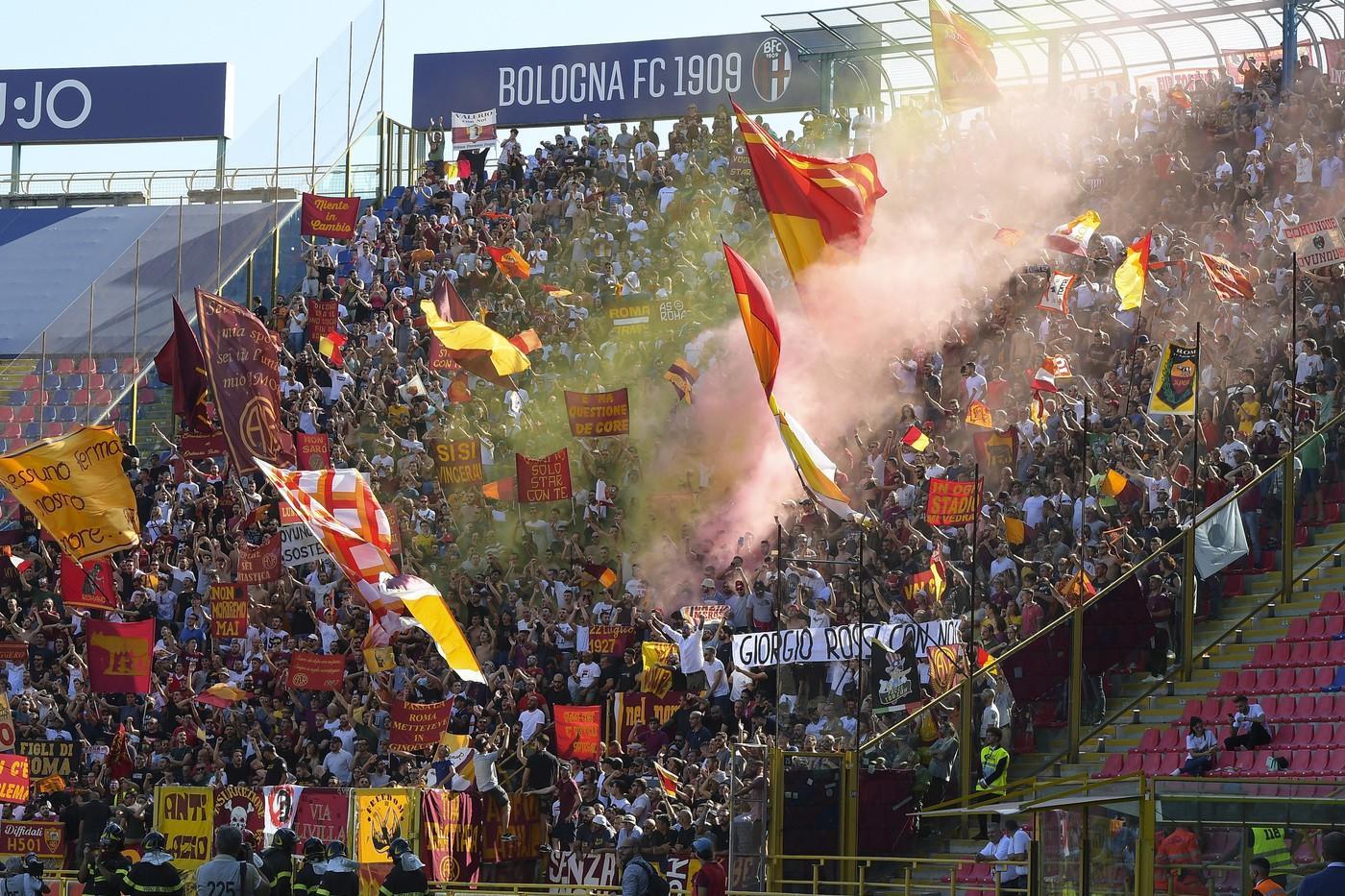 I tifosi della Roma a Bologna lo scorso anno, di LaPresse