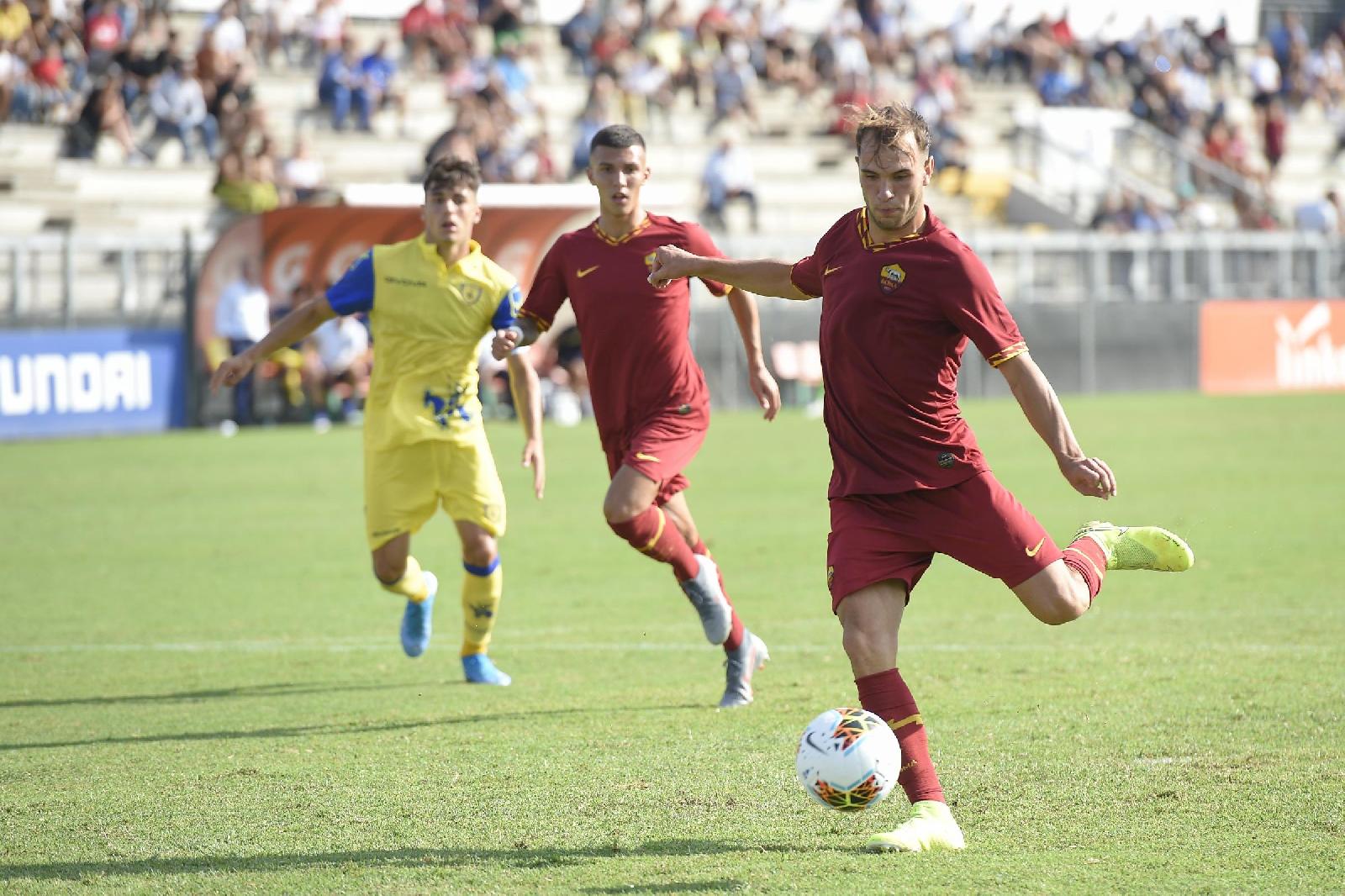 Alessio Riccardi in campo contro il Chievo, di LaPresse