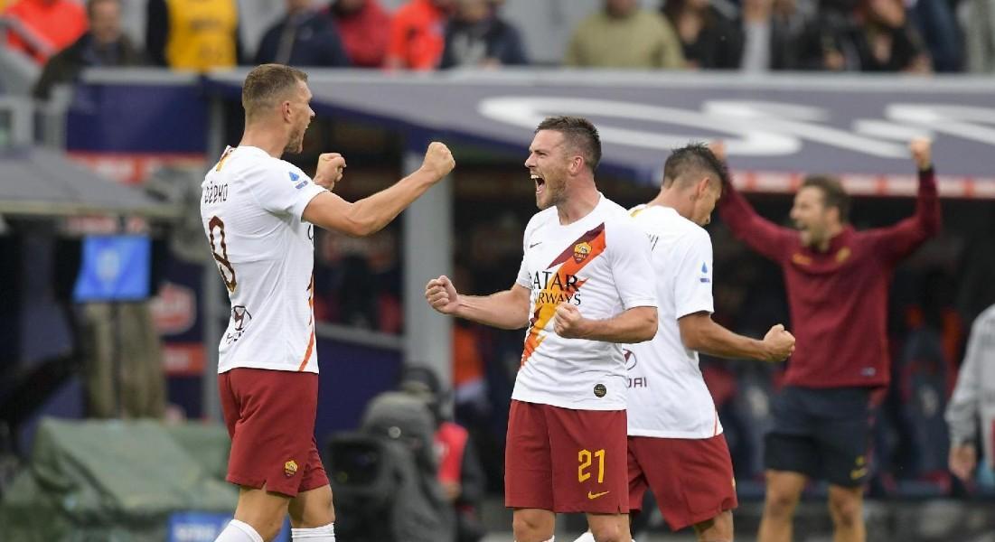 Veretout esulta con Dzeko a Bologna, di LaPresse