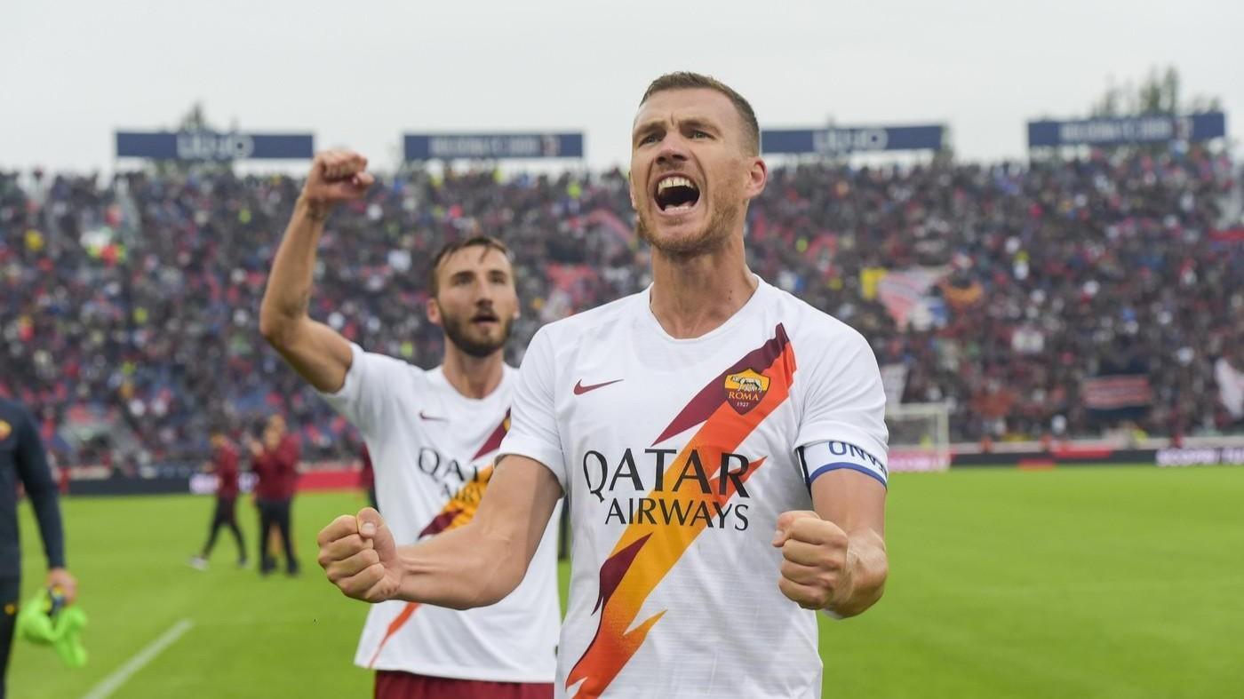 Edin Dzeko esulta a Bologna, di LaPresse