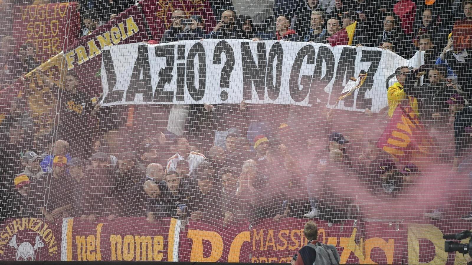 Lo striscione apparso nel settore ospiti, di LaPresse