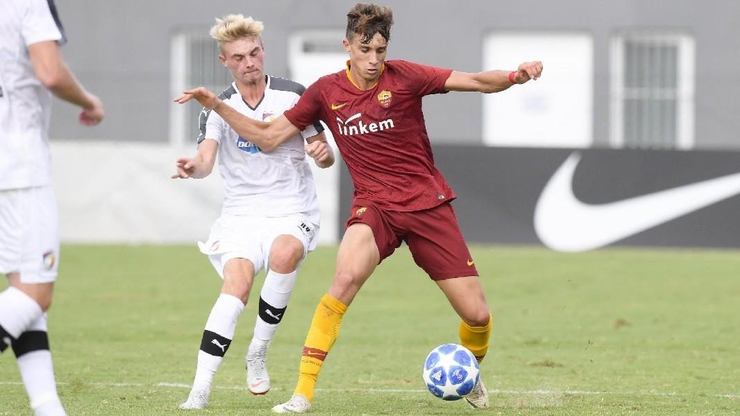 Riccardo Calafiori con la maglia della Roma, di LaPresse