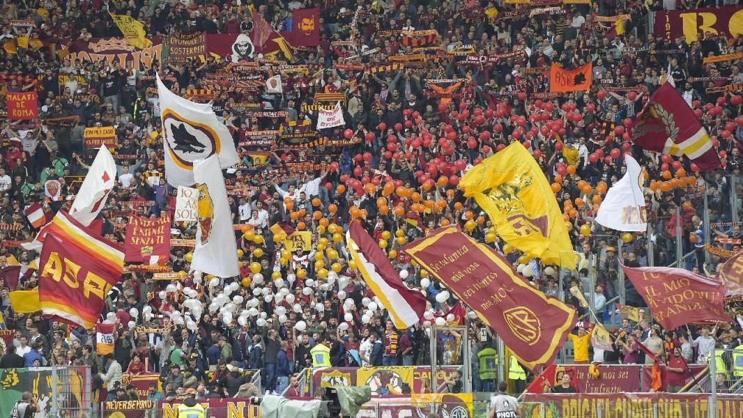 La Curva Sud durante Roma-Napoli