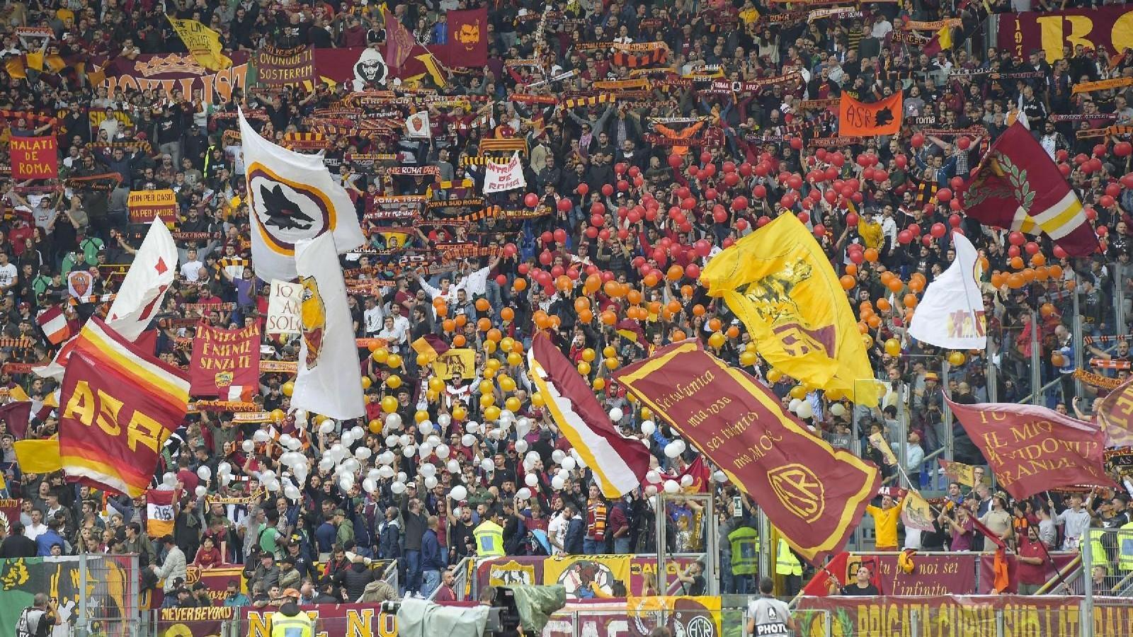 La Curva Sud durante Roma-Napoli