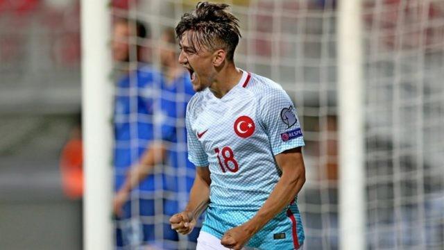 Cengiz Under festeggia dopo un gol in nazionale