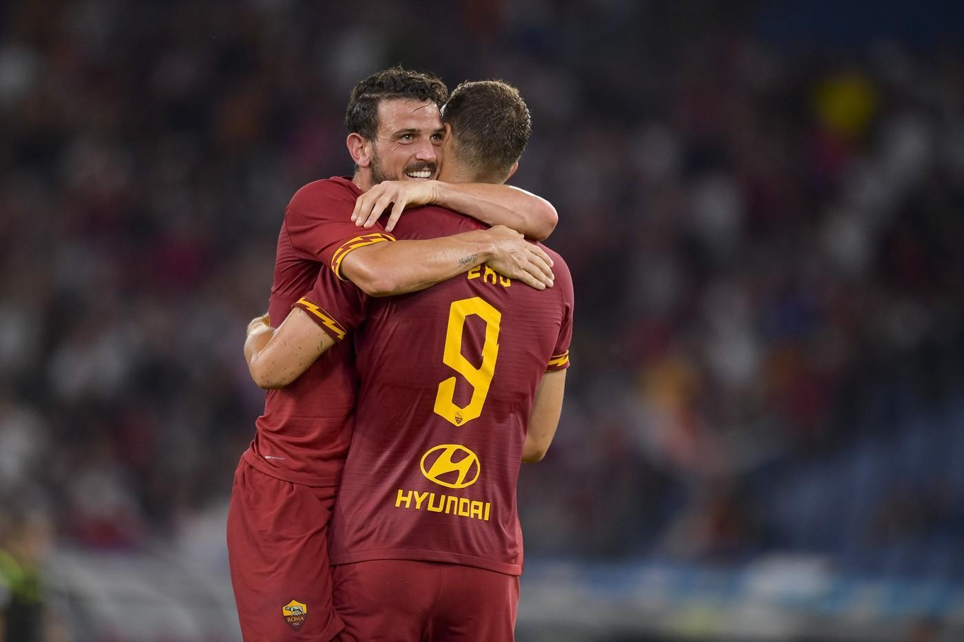 Dzeko e Florenzi si abbracciano, di LaPresse