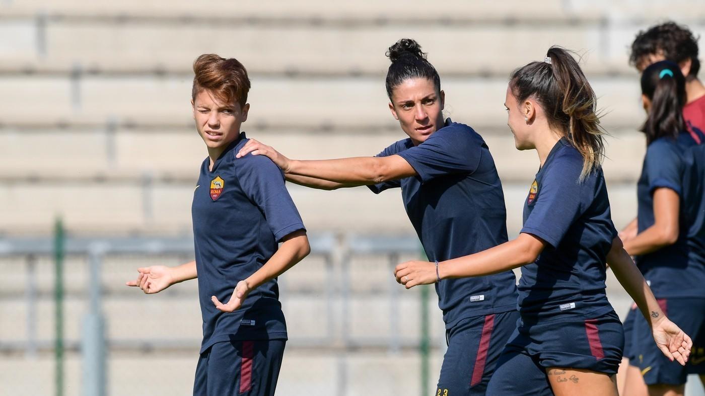 Giugliano, Coluccini e Seturini in una seduta di allenamento della Roma Femminile, di LaPresse