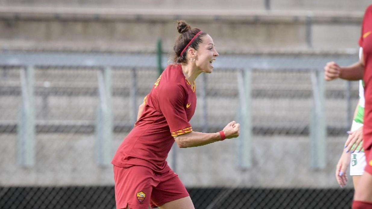 Vanessa Bernauer con la maglia giallorossa, di LaPresse