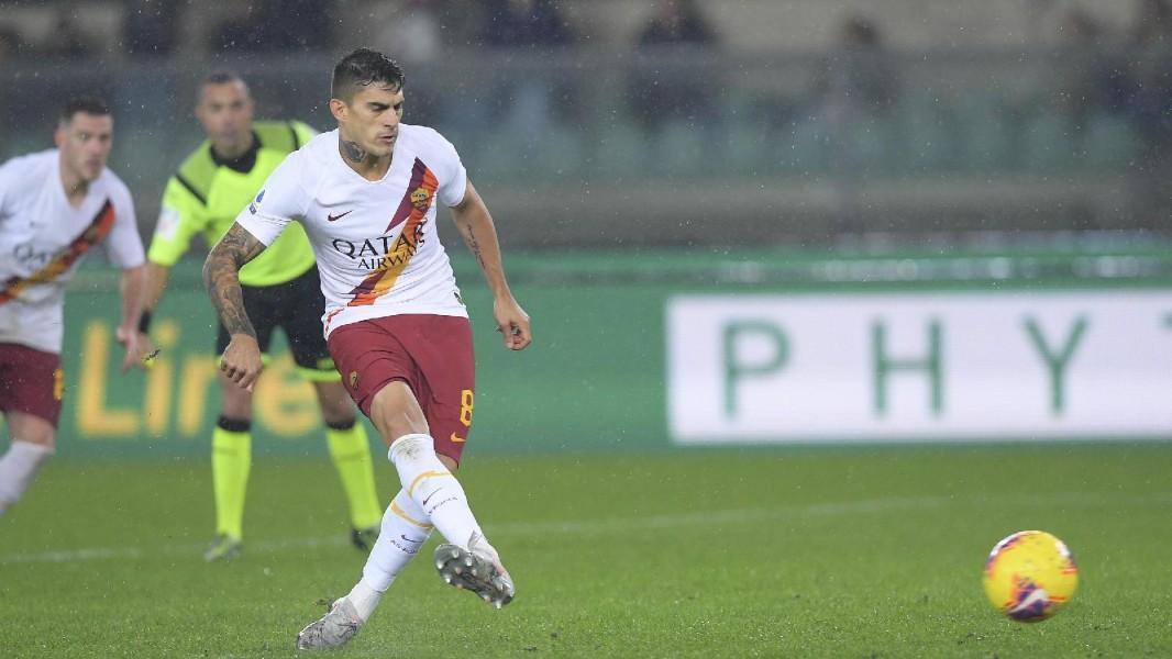 Diego Perotti al momento del calcio di rigore, di LaPresse