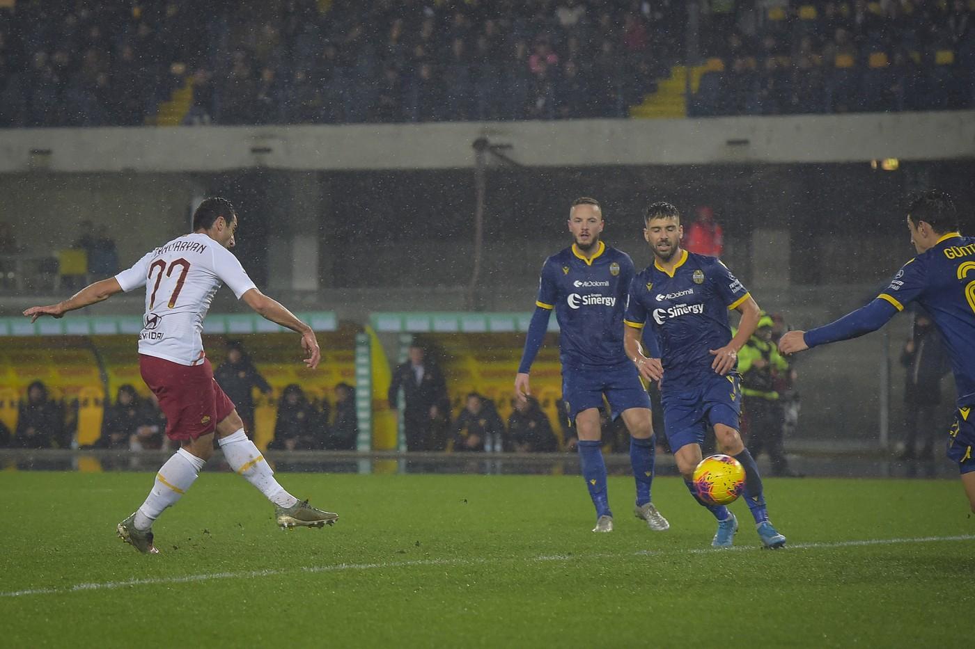 Mkhitaryan segna il terzo gol contro il Verona, di LaPresse