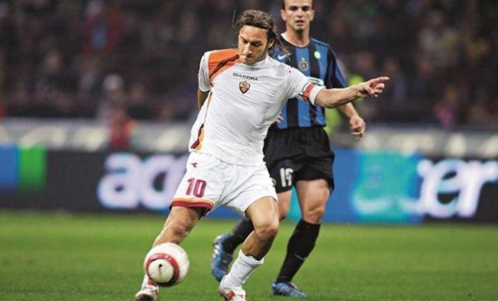 Il pallonetto di Francesco Totti contro l'Inter