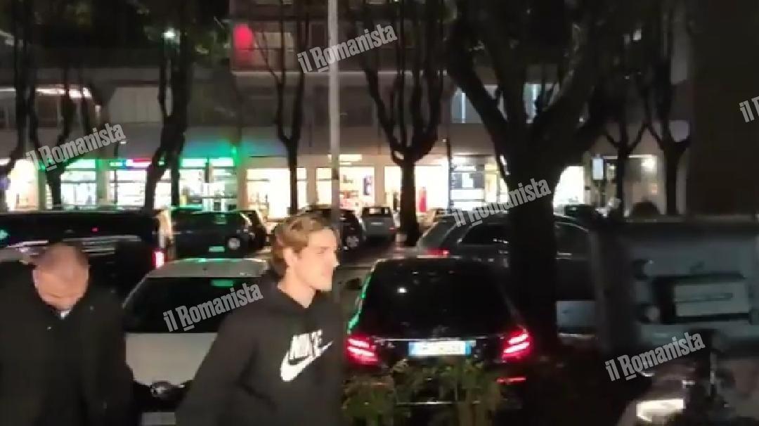 Zaniolo al Tim store