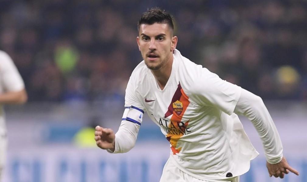 Lorenzo Pellegrini in azione con la fascia di capitano, di LaPresse