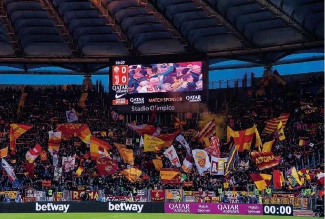 La Curva Sud durante l’ultima sfida all’Olimpico contro la Juventus vinta 2-0, del 12 maggio scorso, di LaPresse