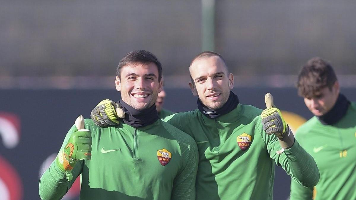 I portieri giallorossi Fuzato e Pau Lopez, di LaPresse