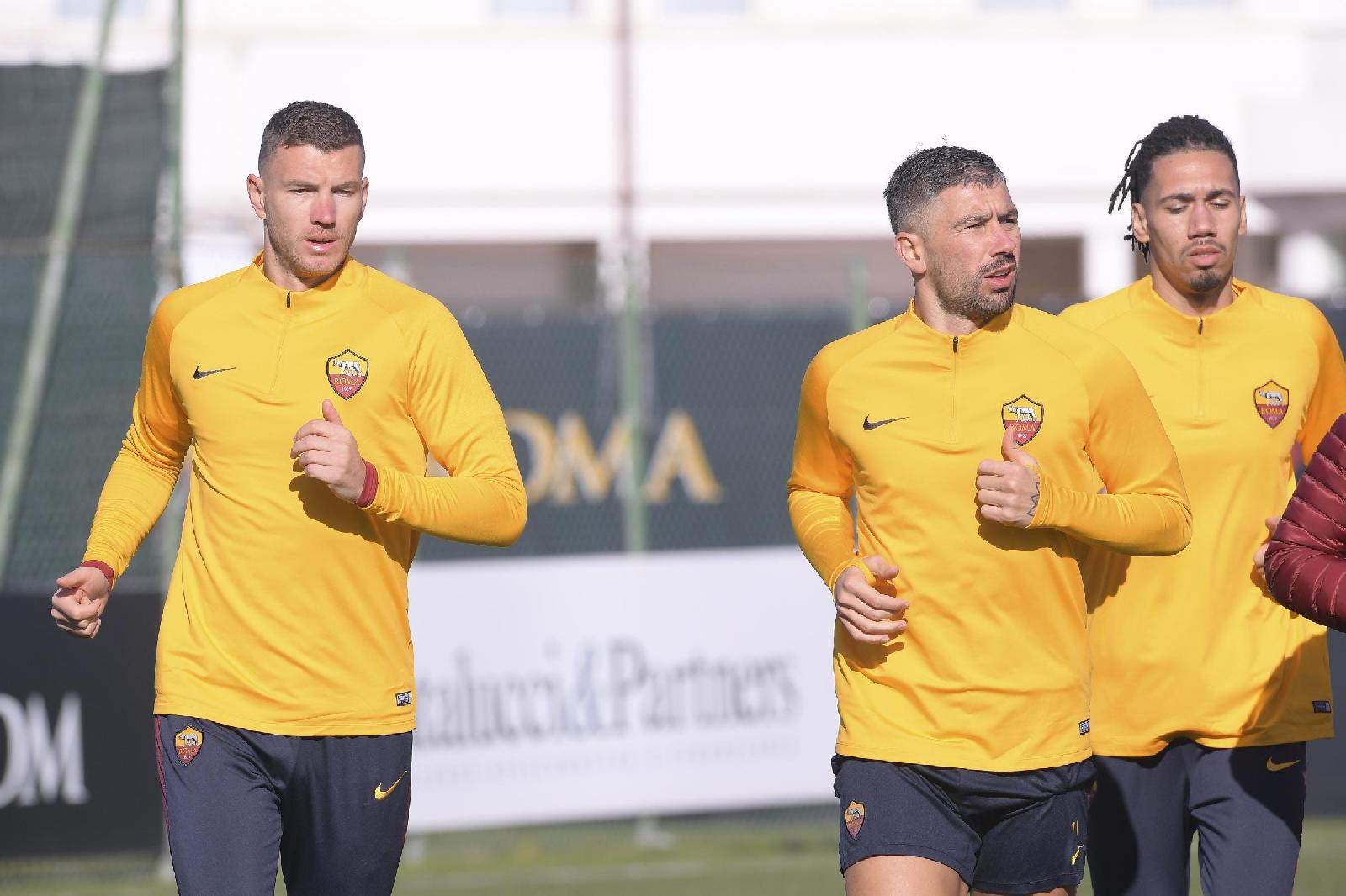 Dzeko, Kolarov e Smalling, di LaPresse