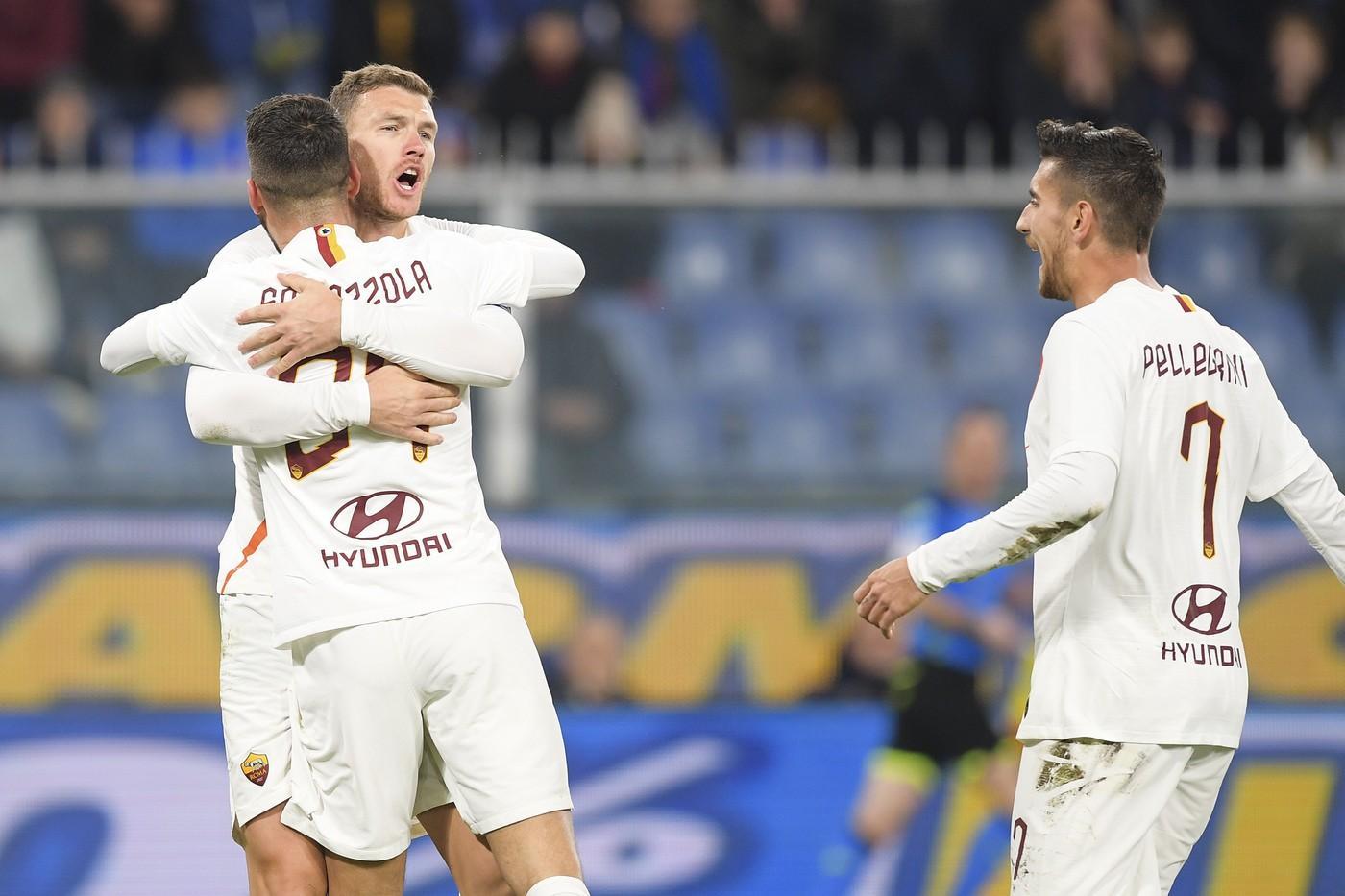 Dzeko esulta con Spinazzola dopo l'autogol di Biraschi che è valso il momentaneo 0-2, di LaPresse