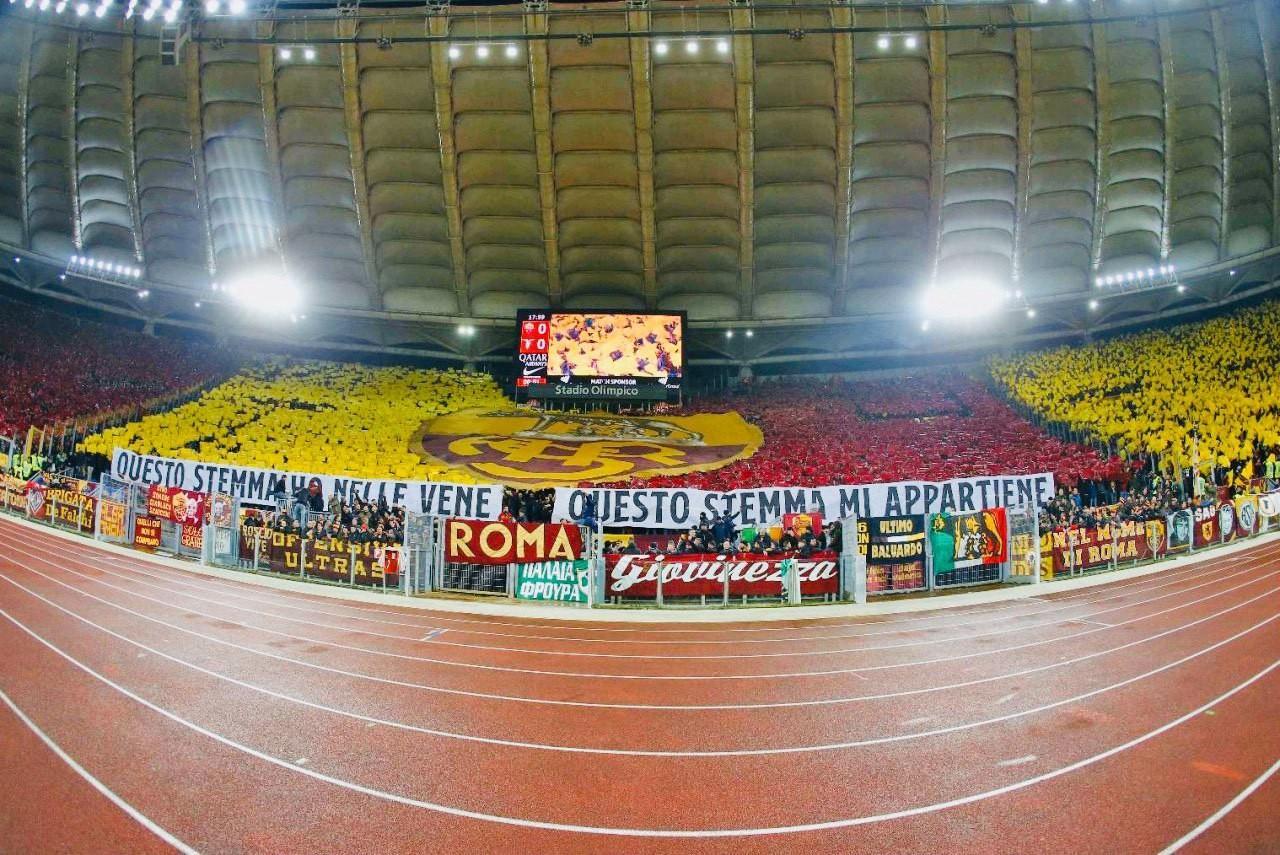 La coreografia della Curva Sud durante il derby: \