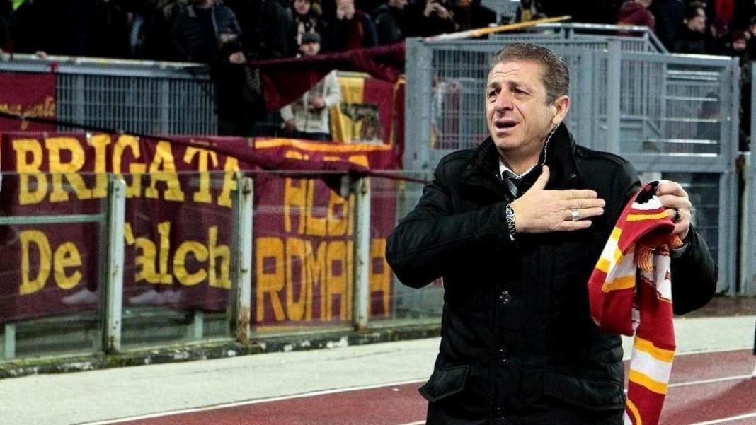 Ruggiero Rizzitelli sotto la Curva Sud, di Mancini