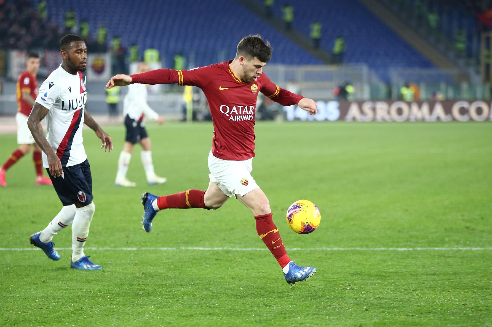 Carles Perez in azione contro il Bologna, di Mancini