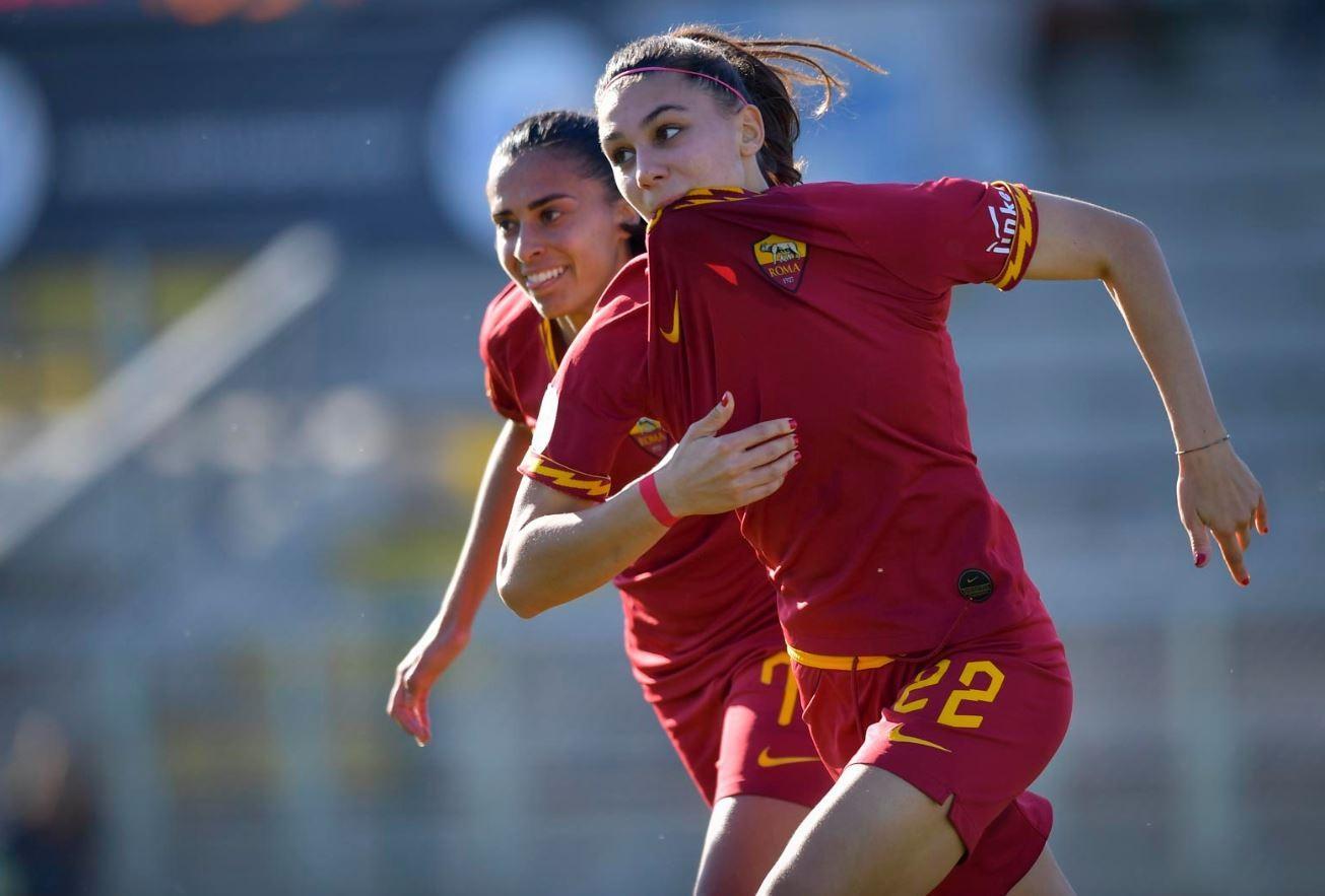 Agnese Bonfantini esulta dopo il primo gol segnato al Verona