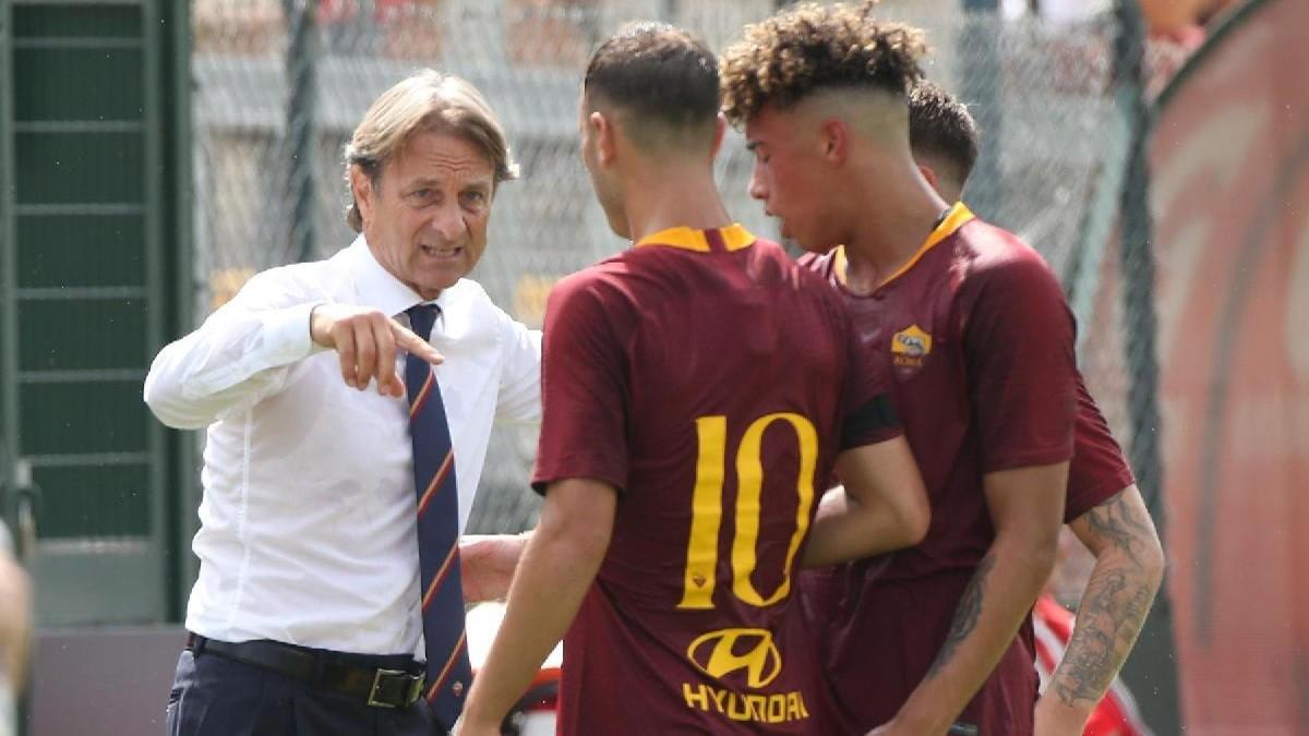 Il tecnico della Primavera Alberto De Rossi, di Mancini