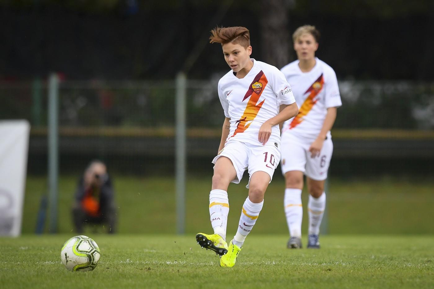 Manuela Giugliano in campo con la Roma, di LaPresse