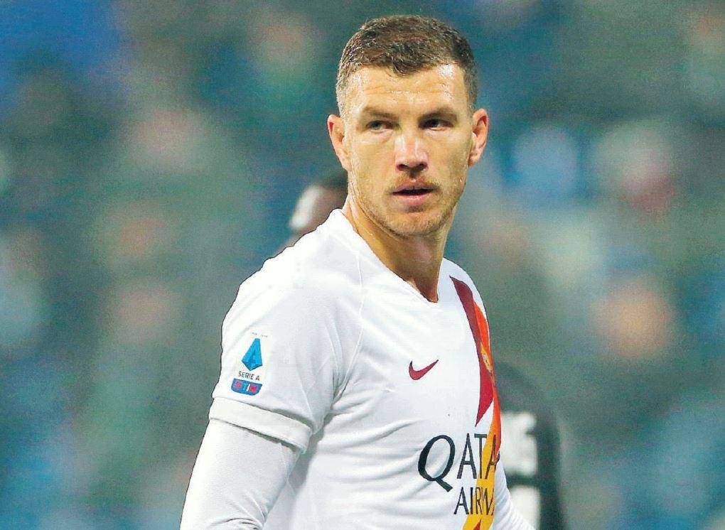 Edin Dzeko durante Sassuolo-Roma, di Mancini