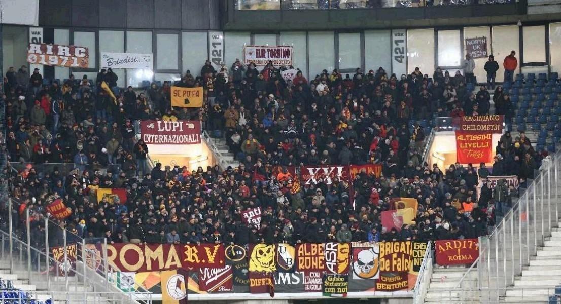 Il settore ospiti durante Gent-Roma, di Mancini