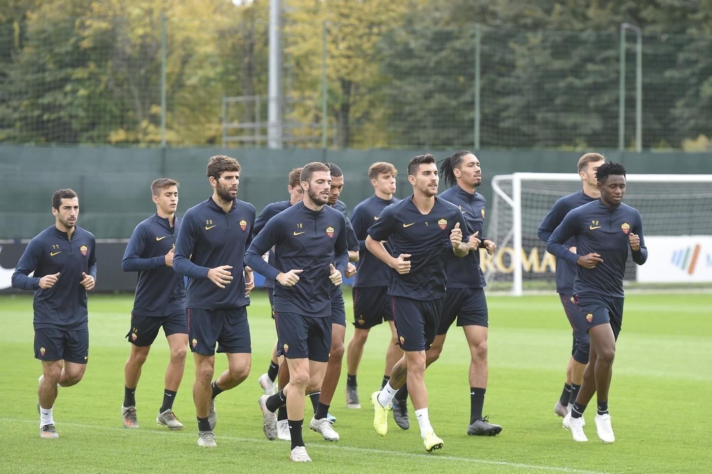 Il gruppo in allenamento a Trigoria, di LaPresse