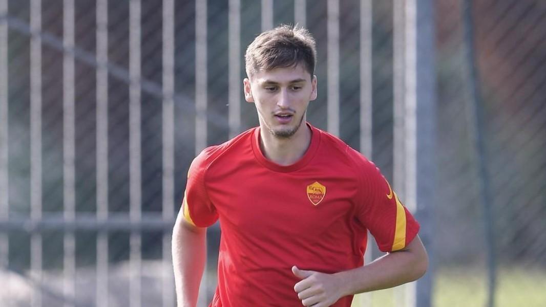 Kumbulla durante un allenamento a Trigoria, di LaPresse