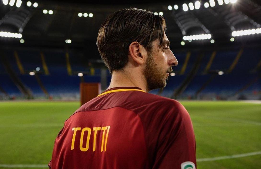 Pietro Castellitto nei panni di Totti nella serie sul Dieci