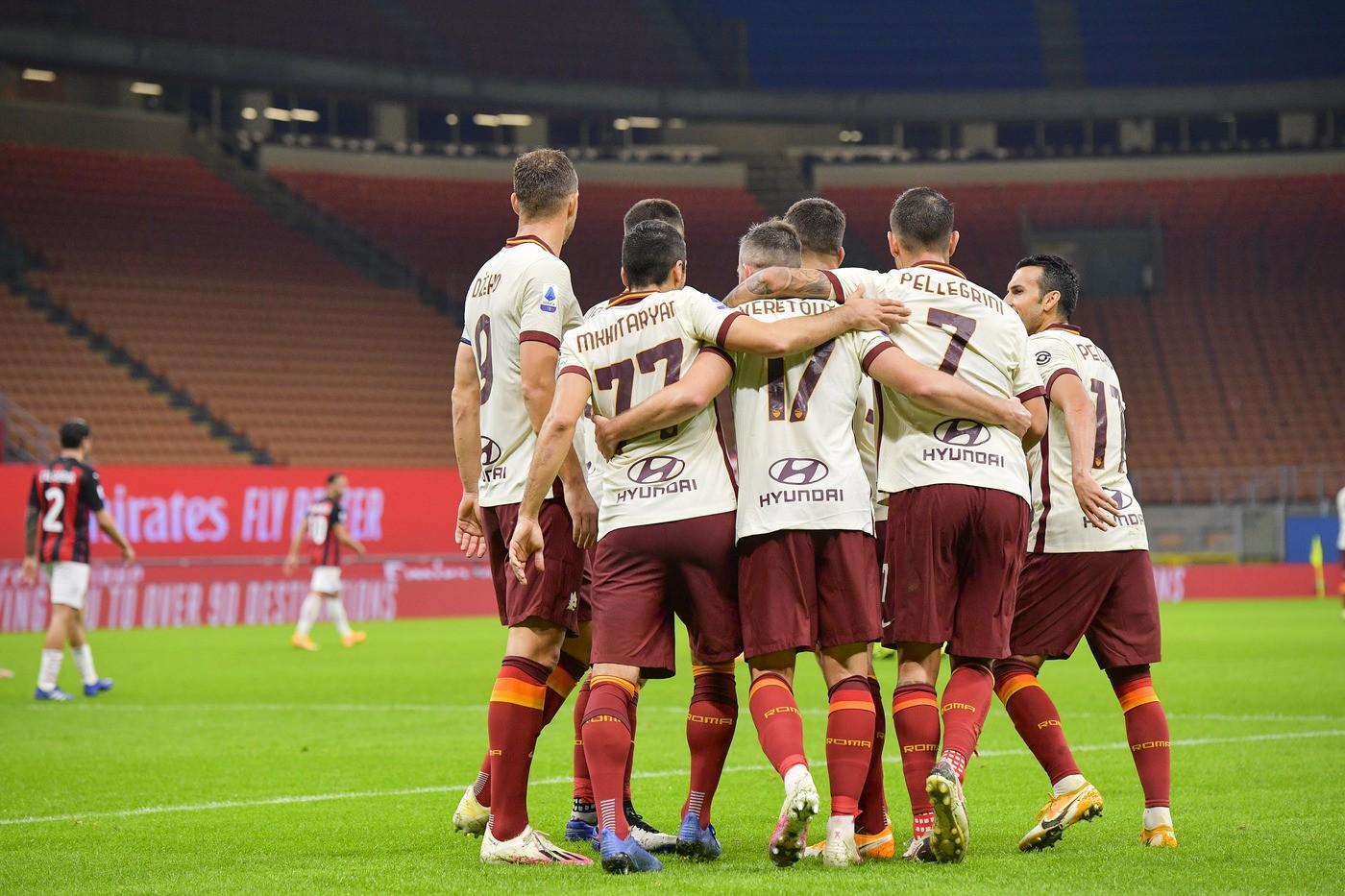 La squadra esulta dopo il gol di Veretout, di LaPresse