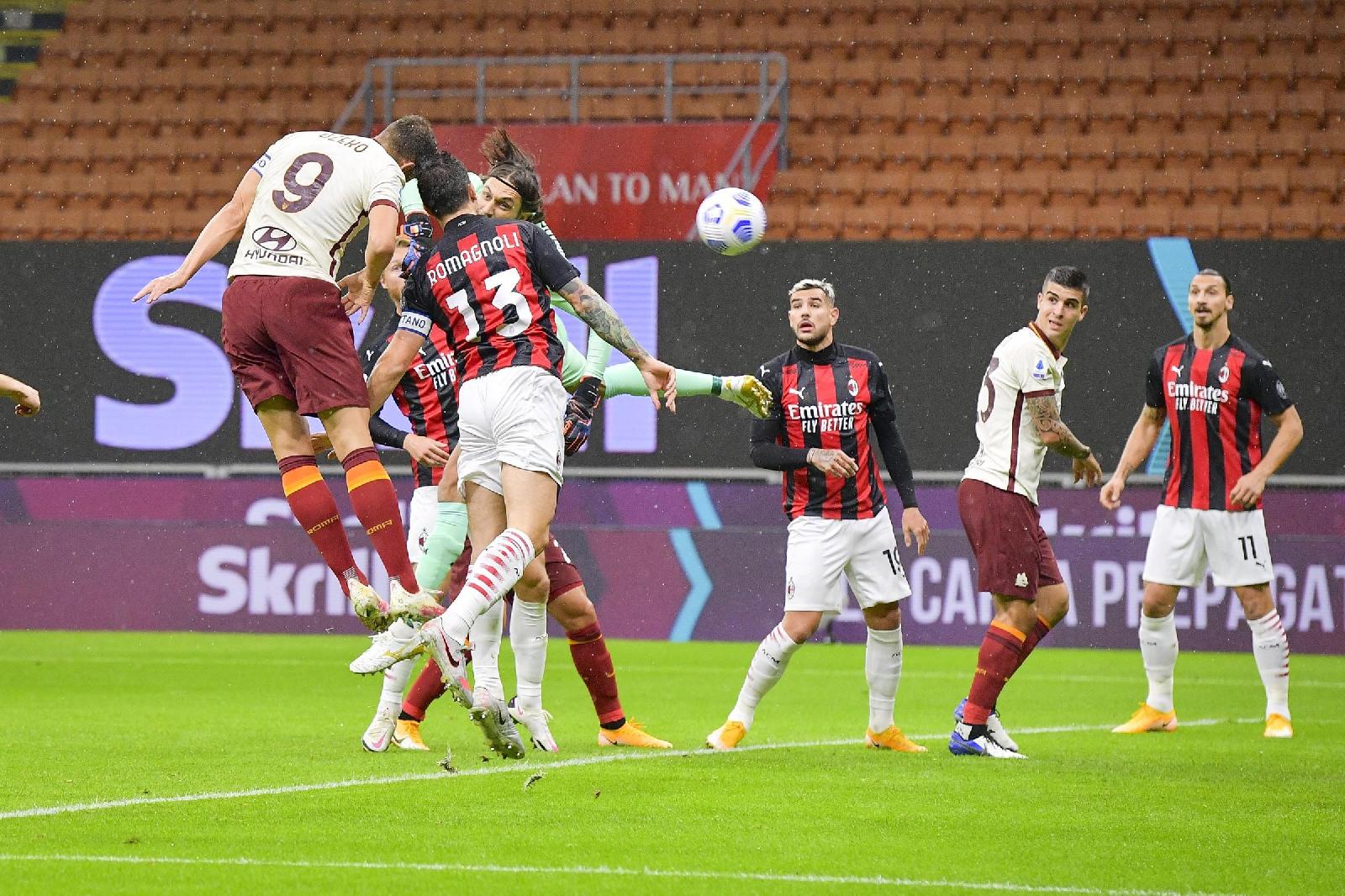 Edin Dzeko segna il momentaneo 1-1 contro il Milan, di LaPresse