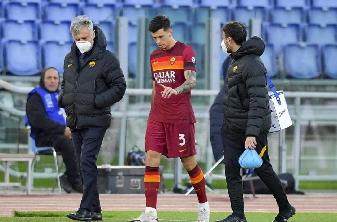 Ibanez lascia il campo durante Roma-Parma, di LaPresse