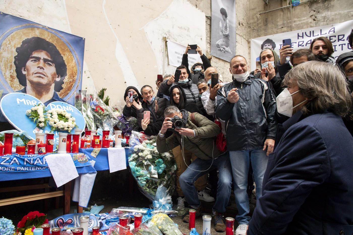 Bruno Conti rende omaggio a Maradona nei Quartieri Spagnoli a Napoli, di LaPresse
