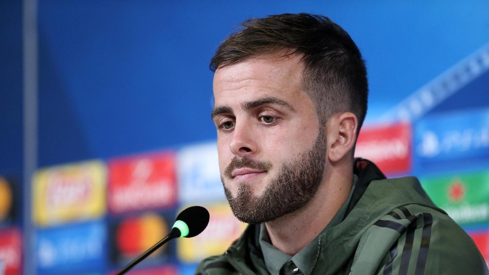 Pjanic durante una conferenza