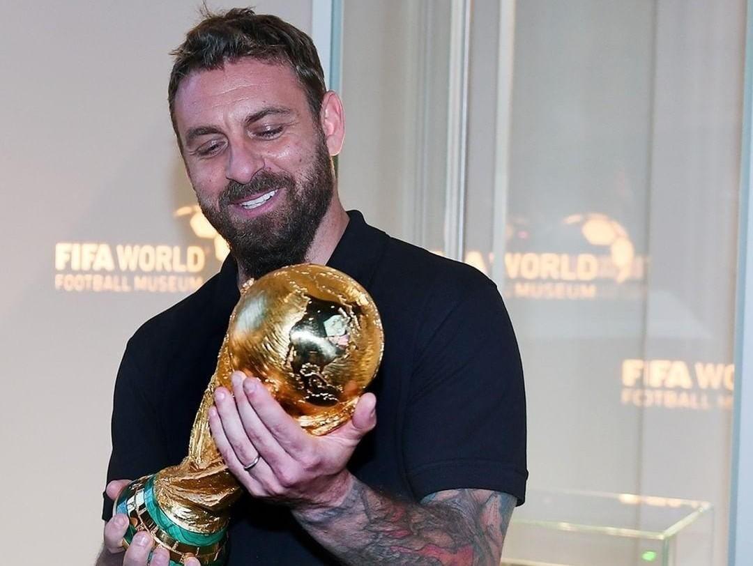 Daniele De Rossi al museo della Fifa di Zurigo