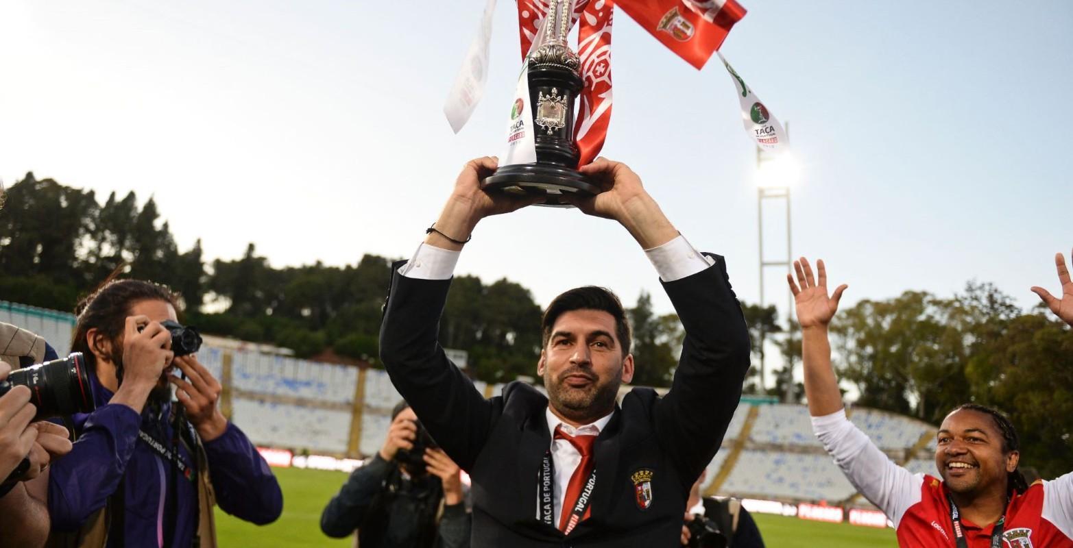 Fonseca alza la Coppa di Portogallo vinta nel 2016